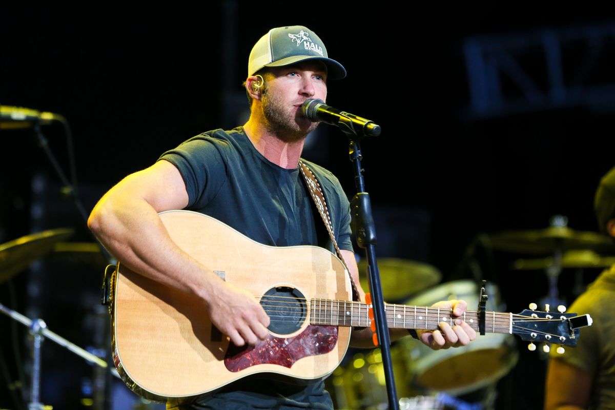 Country music star Riley Green changes 'Bud Light' lyric and the crowd goes  wild - AS USA